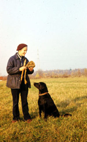 Один из старейших членов РРК Наталья Игнатьевна Власова с лабрадором Жас Эрминой